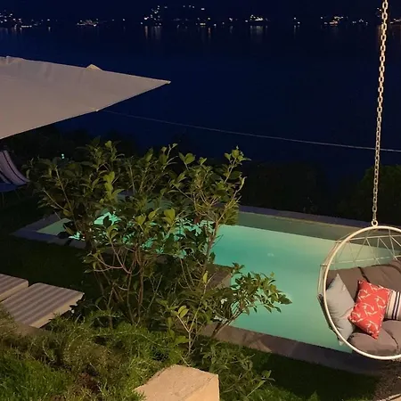 Luxury Getaway With Pool, Garden & Privacy Nesso