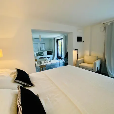Luxury Getaway With Pool, Garden & Privacy Nesso